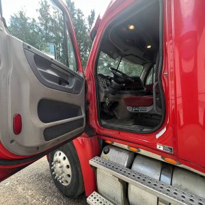 2012 FREIGHTLINER Cascadia Highway Tractor - Image 14