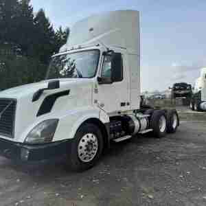 2013 Volvo Day Cab