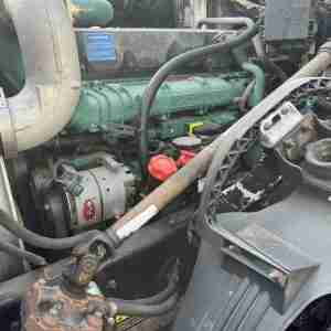 2013 Volvo Day Cab - Image 10