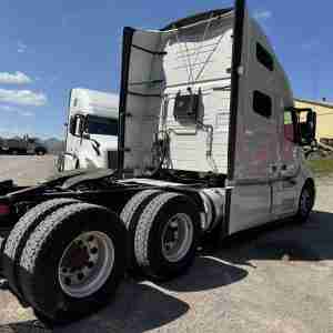 2019 Volvo VNL 760 - Image 4