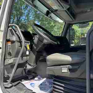 2019 Volvo VNL 760 - Image 8