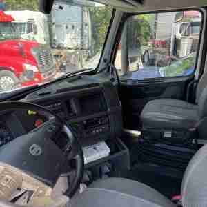 2019 Volvo VNL 760 - Image 9