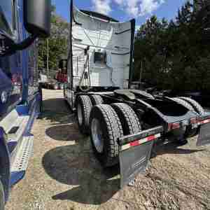 2020 Volvo VNL 760 - Image 4