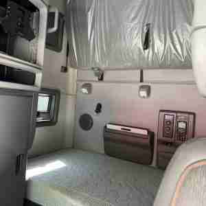 2020 Volvo VNL 760 - Image 6